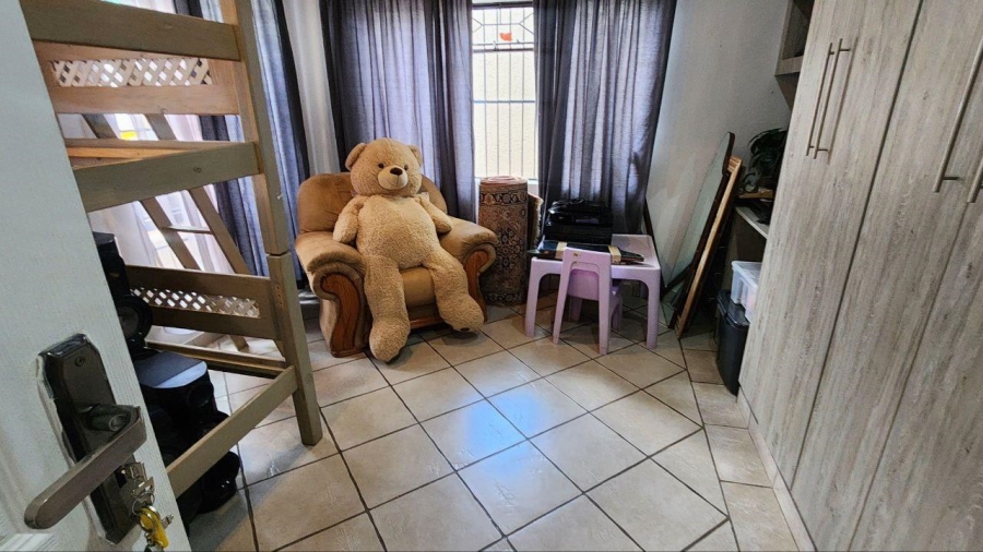 5 Bedroom Property for Sale in Safari Gardens North West